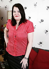 Curvy Mature Lady With Nice Full Tits Playing With Herself