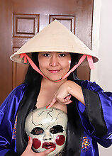 Beautiful Exotic Cici Jones Takes Off Her Robe And Hat To Hang Out In The Nude