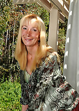 Gorgeous 57 Year Old Pam Gets Naked And Spreads In The Backyard