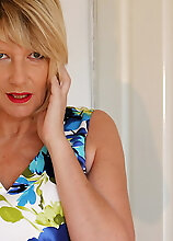 Naughty British Housewife Amy Got A Present From A Fan