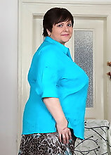 Huge Breasted Mature Lady Getting Naughty