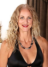 Elegant Hottie Layla Wolf