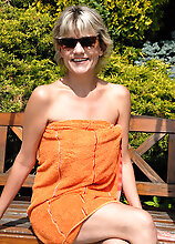 At 45 Years Old Sherry D Looks Fantastic Naked Outdoors In The Sunshine
