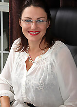 Watch 41 Year Old Executive Joana Jakes Get Naked At Her Desk