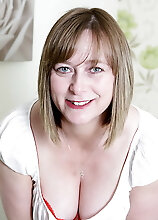 Horny British Housewife Playing In Bed