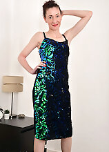 Scarlet Louise Slender Seduction